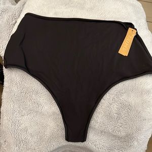 SKIMS THONG XL NEW with tags